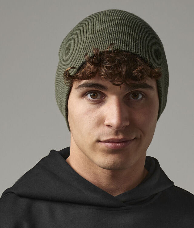 Two-tone pull-on beanie