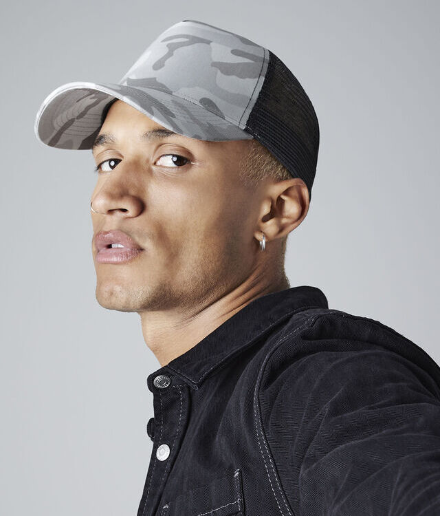 Camo snapback trucker