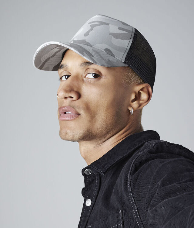 Camo snapback trucker