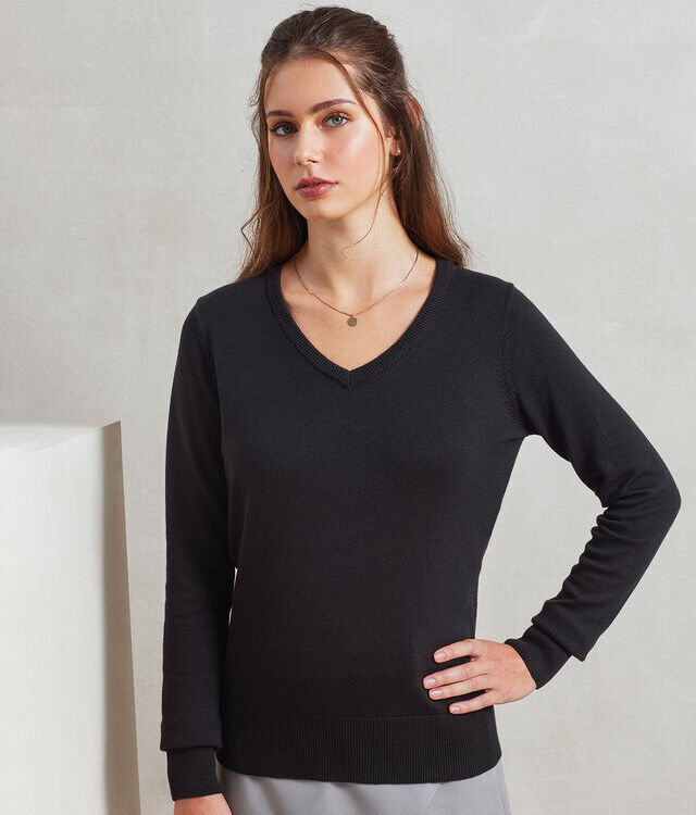 Women's v-neck knitted sweater